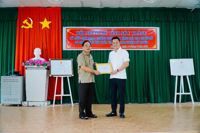 Tổng Giám đốc Đài Truyền hình Việt Nam thăm và tặng quà hội viên tại Sóc Trăng 